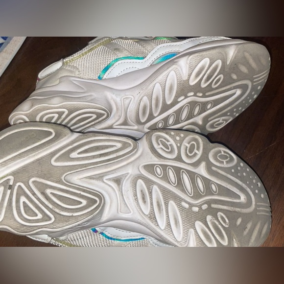 Kids white hologram Adidas size 2 1/2 - Picture 9 of 12